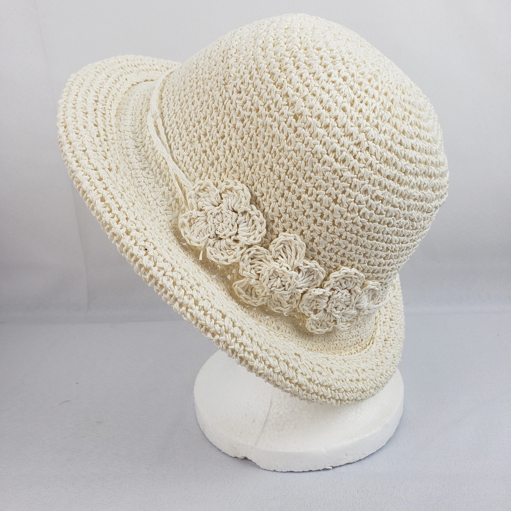 Vintage crochet hat with crochet flower hatband